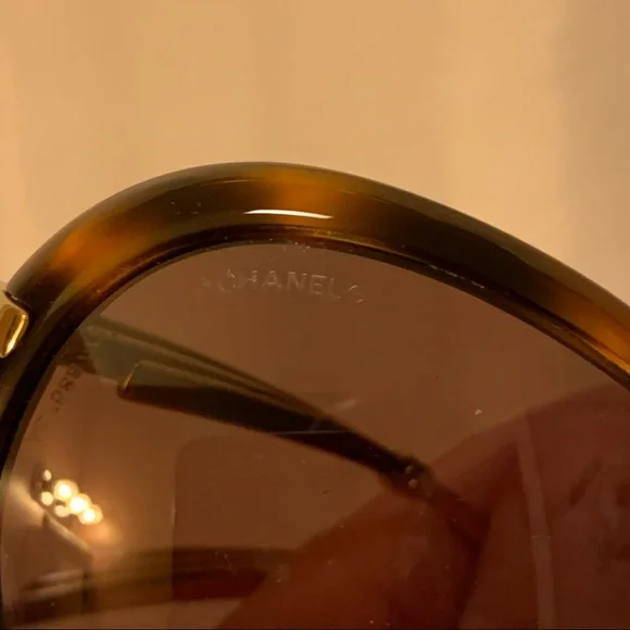 16) CHANEL oversized round tortoiseshell SUNGLASSES w/case